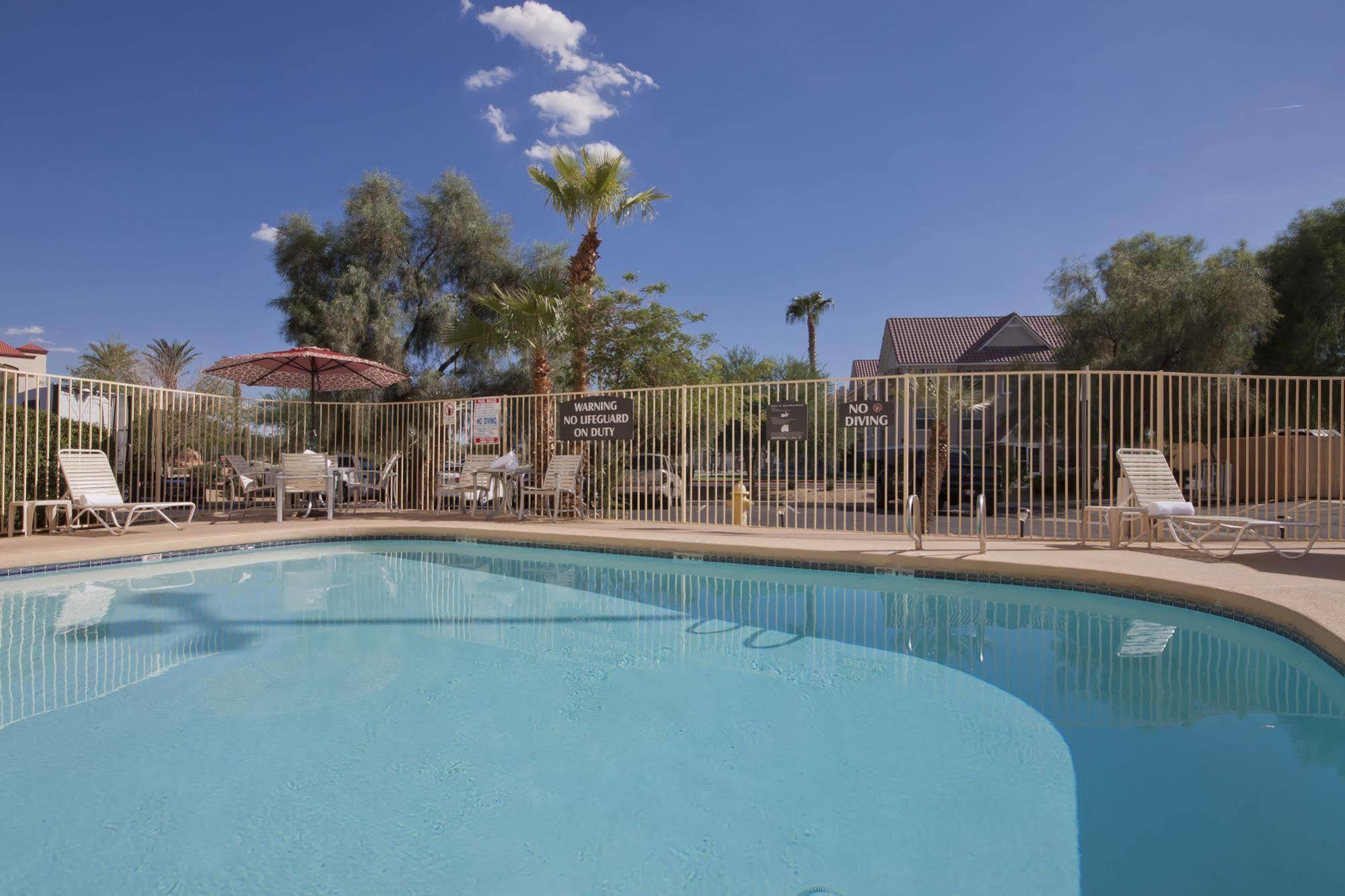 Comfort Suites Peoria Sports Complex Exterior foto